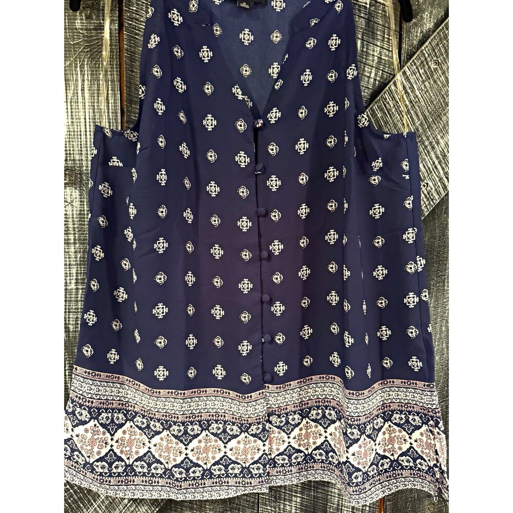 Fortune + Ivy Women's M Blue/White Geometric Cold Shoulder Sleeveless Button Top